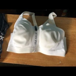 NWOT VS incredible knockout sport bra